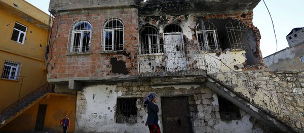 A woman walks past a building which was damaged during the security operations and clashes between Turkish security forces and Kurdish militants, in the southeastern town of Silvan in Diyarbakir province, Turkey, December 7, 2015. A woman walks past a building which was damaged during the security operations and clashes between Turkish security forces and Kurdish militants, in the southeastern town of Silvan in Diyarbakir province, Turkey, December 7, 2015. - Sputnik International