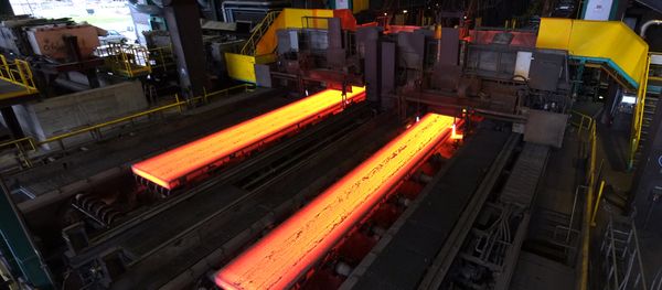 The picture shows red hot steel being flattened in the hot rolling plant at the ThyssenKrupp steel mill Hamborn pictured on December 12, 2014 in Duisburg , western Germany - Sputnik International