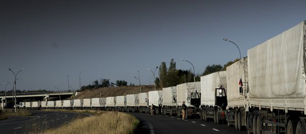 Third humanitarian aid convoy arrives in Ukraine - Sputnik International