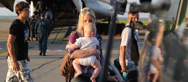 EMERCOM aircraft carrying Ukrainian refugees arrives in Chelyabinsk EMERCOM aircraft carrying Ukrainian refugees arrives in Chelyabinsk - Sputnik International