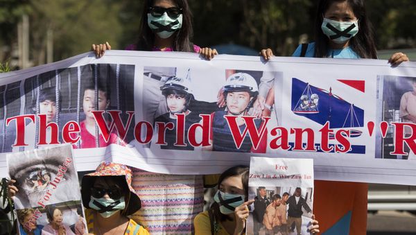 Demonstrators hold placards outside the Thai embassy in Yangon on December 26, 2015 to protest against the death sentence of Myanmar labour workers Zaw Lin and Win Zaw Tun for the murder of two British backpackers on the Thai island of Koh Tao Demonstrators hold placards outside the Thai embassy in Yangon on December 26, 2015 to protest against the death sentence of Myanmar labour workers Zaw Lin and Win Zaw Tun for the murder of two British backpackers on the Thai island of Koh Tao - Sputnik International