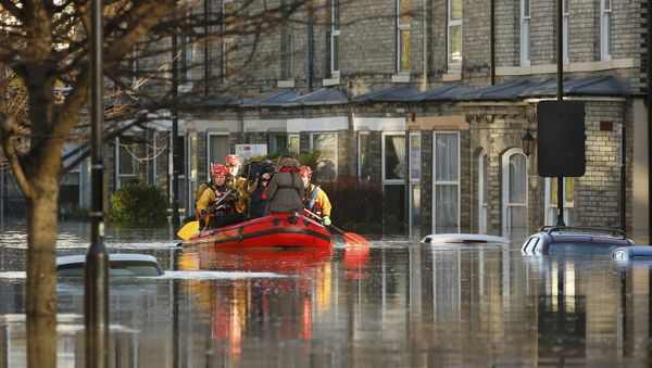 Emergency services navigate a flooded street in York, northern England, December 27, 2015 Emergency services navigate a flooded street in York, northern England, December 27, 2015 - Sputnik International