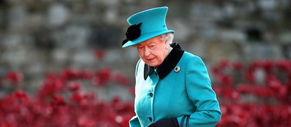 Britain's Queen Elizabeth II visits the Tower of London's 'Blood Swept Lands and Seas of Red' poppy installation in central London on October 16, 2014 Britain's Queen Elizabeth II visits the Tower of London's 'Blood Swept Lands and Seas of Red' poppy installation in central London on October 16, 2014 - Sputnik International