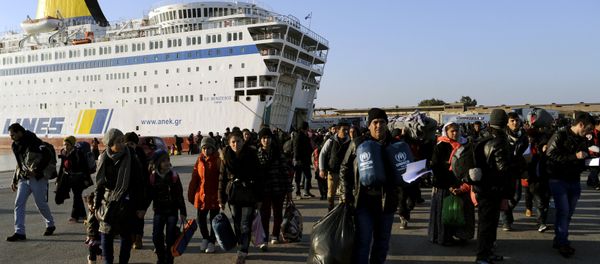 Refugees and migrants walk after disembarking from the passenger ferry Eleftherios Venizelos from the island of Lesbos at the port of Piraeus, near Athens, Greece, December 26, 2015 Refugees and migrants walk after disembarking from the passenger ferry Eleftherios Venizelos from the island of Lesbos at the port of Piraeus, near Athens, Greece, December 26, 2015 - Sputnik International