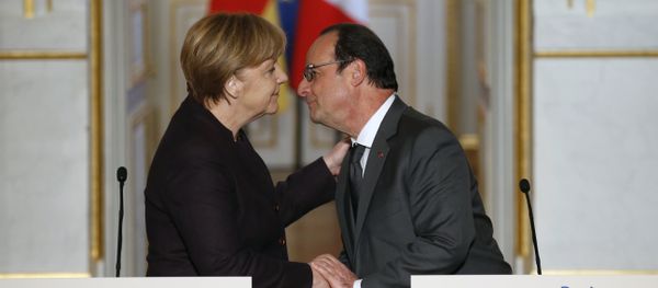 French president Francois Hollande, right, kisses German Chancellor Angela Merkel at the end of a joint press conference at the Elysee Palace, in Paris, Wednesday, Nov. 25, 2015 - Sputnik International