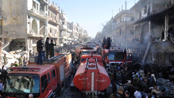 Syrians gather around fire-engines at the site of two car bomb attacks in the al-Zahraa neighbourhood of the central Syrian city of Homs on December 28, 2015. - Sputnik International