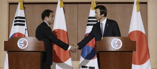 South Korean Foreign Minister Yun Byung-se, right, shakes hands with his Japanese counterpart Fumio Kishida after their joint press conference at Foreign Ministry in Seoul, South Korea, Monday, Dec. 28, 2015. The foreign ministers said they had reached a deal meant to resolve a decades-long impasse over Korean women forced into Japanese military-run brothels during World War II, a potentially dramatic breakthrough between the Northeast Asian neighbors and rivals South Korean Foreign Minister Yun Byung-se, right, shakes hands with his Japanese counterpart Fumio Kishida after their joint press conference at Foreign Ministry in Seoul, South Korea, Monday, Dec. 28, 2015. The foreign ministers said they had reached a deal meant to resolve a decades-long impasse over Korean women forced into Japanese military-run brothels during World War II, a potentially dramatic breakthrough between the Northeast Asian neighbors and rivals - Sputnik International