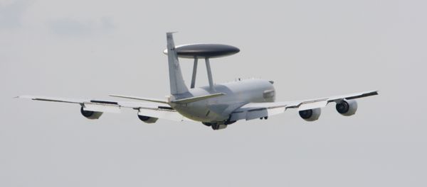 A Boeing E-3 Sentry AWACS performs a flying display at the47th International Paris Air Show. (File) - Sputnik International