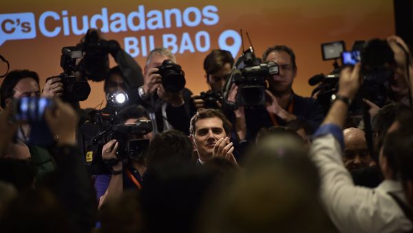 Albert Rivera, center, leader of the Spanish party Ciudadanos of Citizenz, center, applauds his followers during an electoral campaign meeting ahead of the national election in Bilbao, northern Spain - Sputnik International