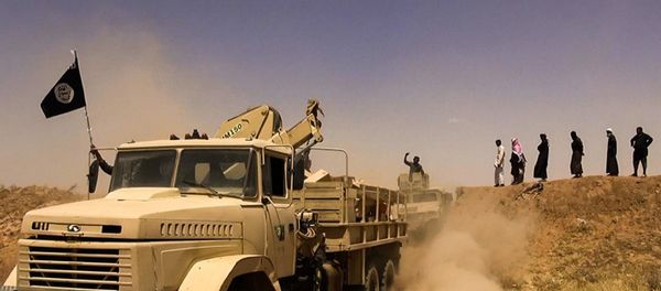 Daesh (ISIL) militants waving the trademark Jihadits flag as vehicles drive on a newly cut road through the Syrian-Iraqi border between the Iraqi Nineveh province and the Syrian town of Al-Hasakah - Sputnik International