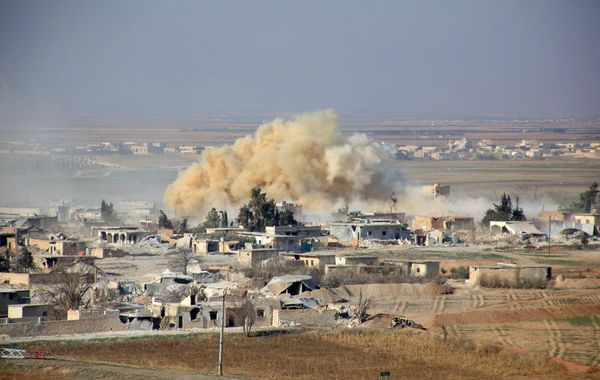 Smoke rises from buildings in the area of Tal Sharba following government air strikes on the outskirts of the northern Syrian city of Aleppo on December 27, 2015, as government forces seized the area from Islamic State (IS) group jihadists - Sputnik International