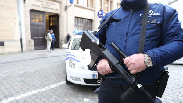 A police officer stands outside a police station, on December 29, 2015, in Brussels. - Sputnik International