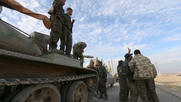 Fighters from the Democratic Forces of Syria prepare themselves ahead of what they said was an offensive against Islamic State militants to take control of Tishrin dam, south of Kobani, Syria December 26, 2015 - Sputnik International