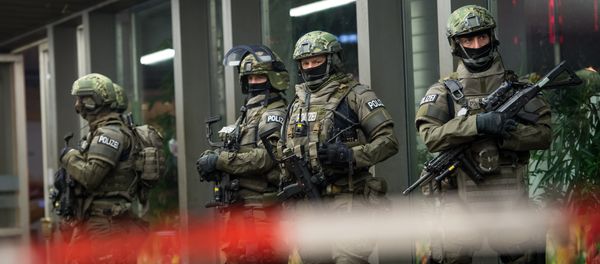 Police is pictured outside the Munich train station on December 31, 2015. Police is pictured outside the Munich train station on December 31, 2015. - Sputnik International