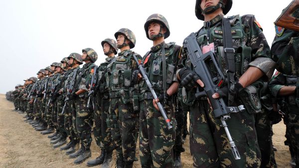 In this photograph taken on November 24, 2011 Chinese People's Liberation Army (PLA) soldiers take part in the Pakistan-China anti-terrorist drill as they wrap up their two-week military exercise in Jhelum, 85 kilometres southeast of Islamabad In this photograph taken on November 24, 2011 Chinese People's Liberation Army (PLA) soldiers take part in the Pakistan-China anti-terrorist drill as they wrap up their two-week military exercise in Jhelum, 85 kilometres southeast of Islamabad - Sputnik International