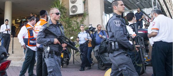 Israeli security forces patrol the surroundings of a stabbing attack in Tel Aviv on November 19, 2015 Israeli security forces patrol the surroundings of a stabbing attack in Tel Aviv on November 19, 2015 - Sputnik International