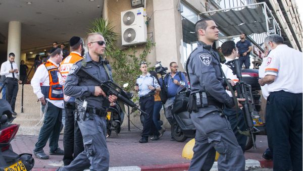 Israeli security forces patrol the surroundings of a stabbing attack in Tel Aviv on November 19, 2015 Israeli security forces patrol the surroundings of a stabbing attack in Tel Aviv on November 19, 2015 - Sputnik International