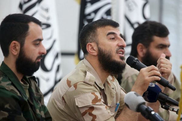 Zahran Alloush (C), commander of Jaysh al Islam, talks during a conference in the town of Douma, eastern Ghouta in Damascus, Syria August 27, 2014 - Sputnik International