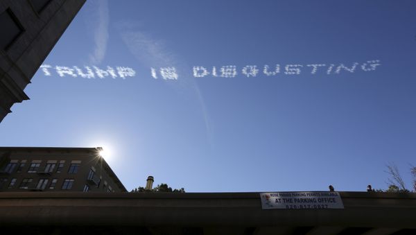 Skywriting over the 127th Rose Parade makes a reference to U.S. Republican presidential candidate Donald Trump, in Pasadena, California January 1, 2016 Skywriting over the 127th Rose Parade makes a reference to U.S. Republican presidential candidate Donald Trump, in Pasadena, California January 1, 2016 - Sputnik International