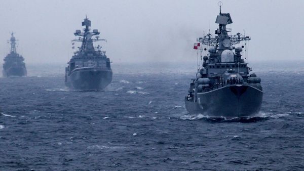 Russian Pacific Fleet warships during a naval parade in the Peter the Great Bay marking the wrap-up of the Joint Sea 2015 II Russian-Chinese naval drill Russian Pacific Fleet warships during a naval parade in the Peter the Great Bay marking the wrap-up of the Joint Sea 2015 II Russian-Chinese naval drill - Sputnik International