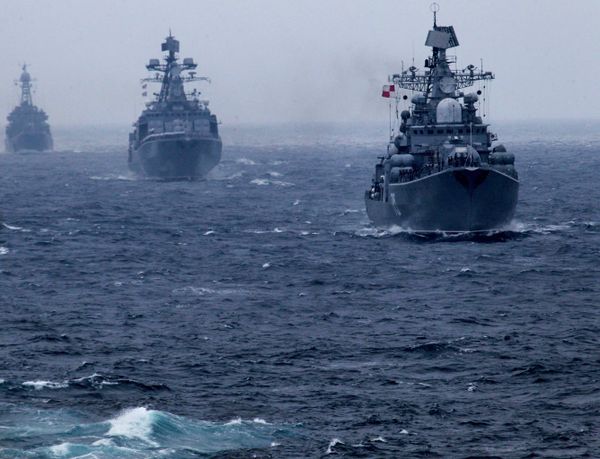 Russian Pacific Fleet warships during a naval parade in the Peter the Great Bay marking the wrap-up of the Joint Sea 2015 II Russian-Chinese naval drill Russian Pacific Fleet warships during a naval parade in the Peter the Great Bay marking the wrap-up of the Joint Sea 2015 II Russian-Chinese naval drill - Sputnik International