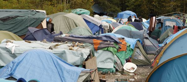 Migrants talk in a makeshift camp in Dunkirk, northern France, Wednesday, Nov. 4, 2015 Migrants talk in a makeshift camp in Dunkirk, northern France, Wednesday, Nov. 4, 2015 - Sputnik International