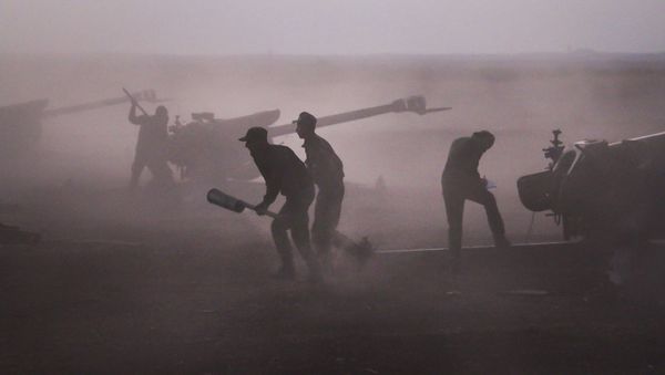 Syrian army personnel load howitzers near the village of Morek, Syria on Wednesday, Oct. 7, 2015 Syrian army personnel load howitzers near the village of Morek, Syria on Wednesday, Oct. 7, 2015 - Sputnik International