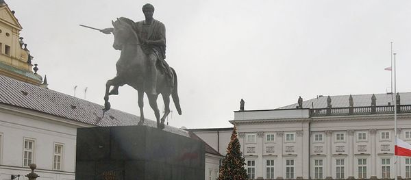 Poland's , European Union and NATO flags are lowered to half staff in front of the Presidential Palace in Warsaw, Poland Poland's , European Union and NATO flags are lowered to half staff in front of the Presidential Palace in Warsaw, Poland - Sputnik International