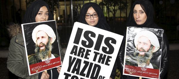 Protesters hold placards as they demonstrate against the execution of prominent Shi'ite cleric Sheikh Nimr al-Nimr outside the Saudi Arabian Embassy in London, Britain January 2, 2016 - Sputnik International