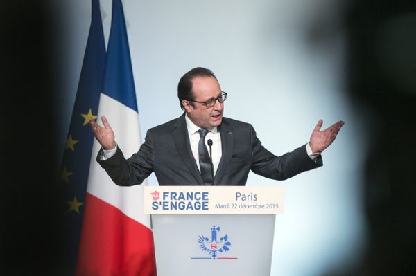 French President Francois Hollande delivers a speech during the La France s'engage (France makes a stand) award ceremony at the Elysee presidential palace in Paris on December 22, 2015 - Sputnik International