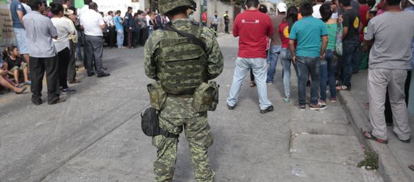 Local residents and a soldier are seen on January 2, 2016 outside the house of Gisela Mota, newly elected Mayor of Temixco, Morelos State, Mexico, murdered on Saturday at home by gunmen. - Sputnik International