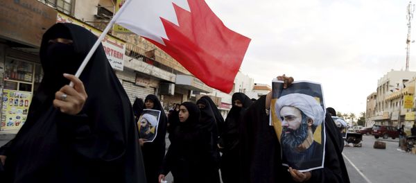 Protesters holding posters of Saudi Shi'ite cleric Nimr al-Nimr and a Bahraini national flag protest against his execution by Saudi authorities in the village of Sanabis, west of Manama, Bahrain January 3, 2016 Protesters holding posters of Saudi Shi'ite cleric Nimr al-Nimr and a Bahraini national flag protest against his execution by Saudi authorities in the village of Sanabis, west of Manama, Bahrain January 3, 2016 - Sputnik International