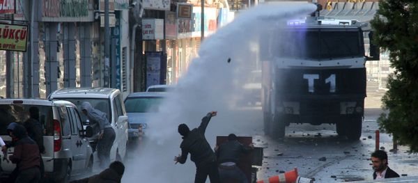 Riot police use a water cannon to disperse stone throwing Kurdish demonstrators during a protest against the curfew in Sur district, in the southeastern city of Diyarbakir, Turkey, December 22, 2015 - Sputnik International