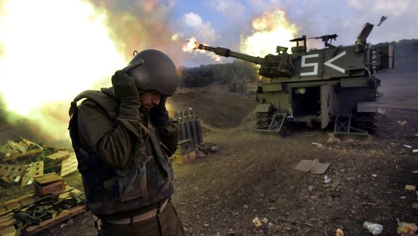 Israeli soldiers covers his ears as a mobile artillery unit fires shells into south Lebanon (File) - Sputnik International