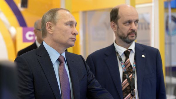 President Vladimir Putin at plenary meeting of Russia's first Internet Economy Forum President Vladimir Putin at plenary meeting of Russia's first Internet Economy Forum - Sputnik International