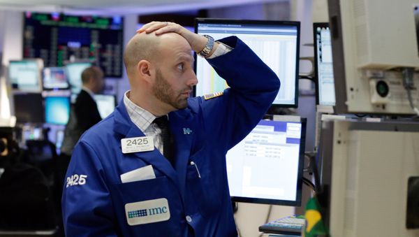 Specialist Meric Greenbaum works on the floor of the New York Stock Exchange, Monday, Jan. 4, 2016 Specialist Meric Greenbaum works on the floor of the New York Stock Exchange, Monday, Jan. 4, 2016 - Sputnik International