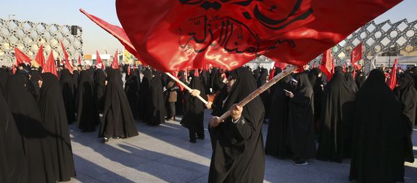 Iranian women wave flags that read, Death to America and we shall never accept humiliation, during a rally to protest the execution by Saudi Arabia last week of Sheikh Nimr al-Nimr, a prominent opposition Saudi Shiite cleric, in Tehran, Iran, Monday, Jan. 4, 2016 Iranian women wave flags that read, Death to America and we shall never accept humiliation, during a rally to protest the execution by Saudi Arabia last week of Sheikh Nimr al-Nimr, a prominent opposition Saudi Shiite cleric, in Tehran, Iran, Monday, Jan. 4, 2016 - Sputnik International
