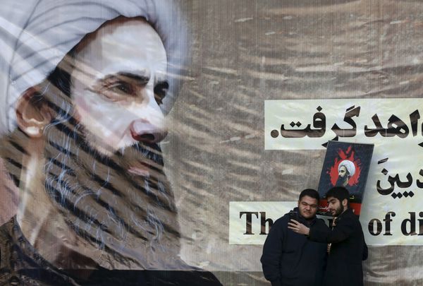 Iranian men take a selfie with a poster of Sheikh Nimr al-Nimr, a prominent opposition Saudi Shiite cleric, who was executed last week by Saudi Arabia. - Sputnik International