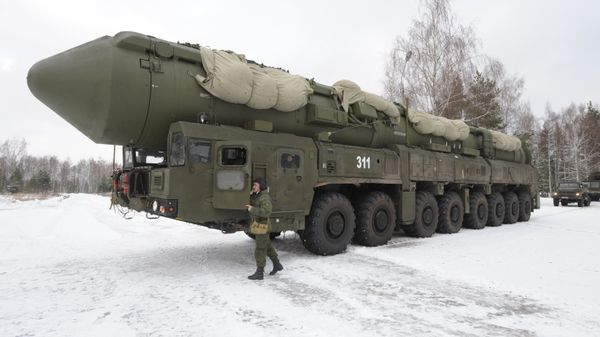 Mobile launcher 'Yars' missile system on the territory of Teykovo air defence missile formation in Ivanovo region. - Sputnik International