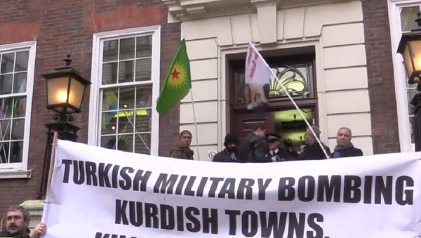 Kurdish protesters occupy Tory HQ Kurdish protesters occupy Tory HQ - Sputnik International