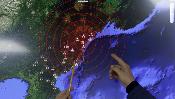 Officers from the Korea Meteorological Administration point at the epicenter of seismic waves in North Korea, at the National Earthquake and Volcano Center of the Korea Meteorological Administration in Seoul, South Korea, Wednesday, Jan. 6, 2016. Officers from the Korea Meteorological Administration point at the epicenter of seismic waves in North Korea, at the National Earthquake and Volcano Center of the Korea Meteorological Administration in Seoul, South Korea, Wednesday, Jan. 6, 2016. - Sputnik International