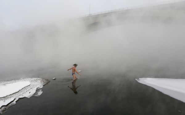 Hot Diggety! Winter Swimming Club in Siberia - Sputnik International