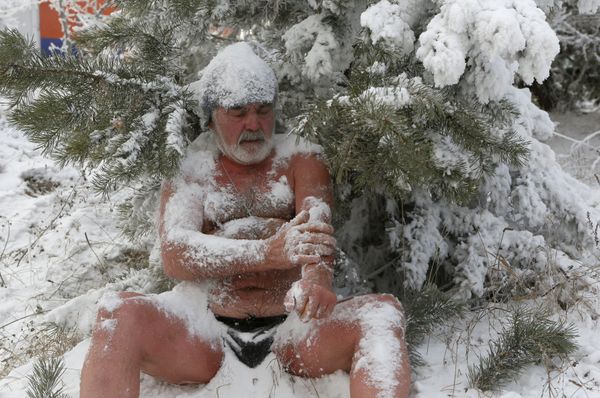Hot Diggety! Winter Swimming Club in Siberia - Sputnik International