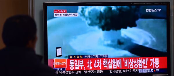 People watch a news report on North Korea's first hydrogen bomb test at a railroad station in Seoul on January 6, 2016 People watch a news report on North Korea's first hydrogen bomb test at a railroad station in Seoul on January 6, 2016 - Sputnik International