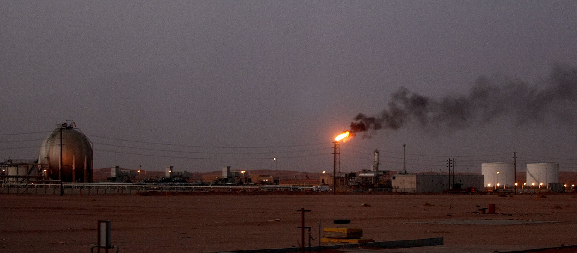 A flame from a Saudi Aramco (the national oil company) oil installation known as Pump 3 burns brightly during sunset in the Saudi Arabian desert near the oil-rich area Al-Khurais, 160 kms east of the capital Riyadh A flame from a Saudi Aramco (the national oil company) oil installation known as Pump 3 burns brightly during sunset in the Saudi Arabian desert near the oil-rich area Al-Khurais, 160 kms east of the capital Riyadh - Sputnik International, 1920, 17.03.2021