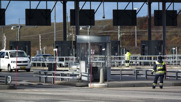 Cars arrive from Denmark to the toll and customs station at Lernacken on the Swedish side of the Oresund strait - Sputnik International