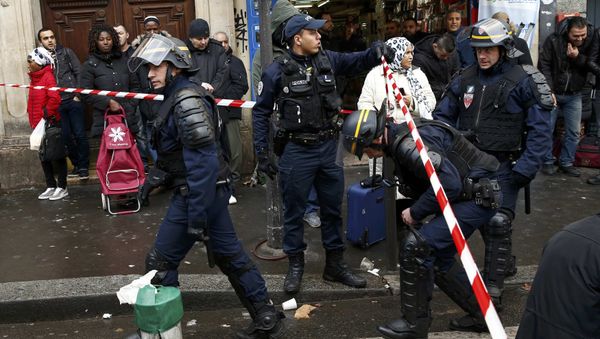 French police secure the area after a man was shot dead at a police station in the 18th district in Paris, France, January 7, 2016. French police secure the area after a man was shot dead at a police station in the 18th district in Paris, France, January 7, 2016. - Sputnik International