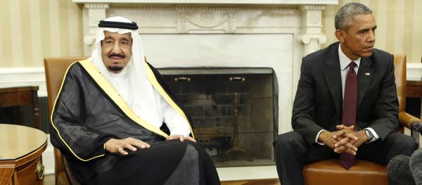 US President Barack Obama speaks with King Salman (L) of Saudi Arabia during their meeting in the Oval Office at the White House in Washington, DC on September 4, 2015 US President Barack Obama speaks with King Salman (L) of Saudi Arabia during their meeting in the Oval Office at the White House in Washington, DC on September 4, 2015 - Sputnik International