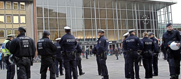 Police officers patrol in front of the main station of Cologne, Germany, on Wednesday, Jan. 6, 2016. Police officers patrol in front of the main station of Cologne, Germany, on Wednesday, Jan. 6, 2016. - Sputnik International