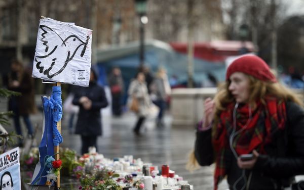 A picture taken on January 7, 2016 shows a woman standing in front of a makeshift memorial for the victims of Paris attacks at the Place de la Republique in Paris. A picture taken on January 7, 2016 shows a woman standing in front of a makeshift memorial for the victims of Paris attacks at the Place de la Republique in Paris. - Sputnik International